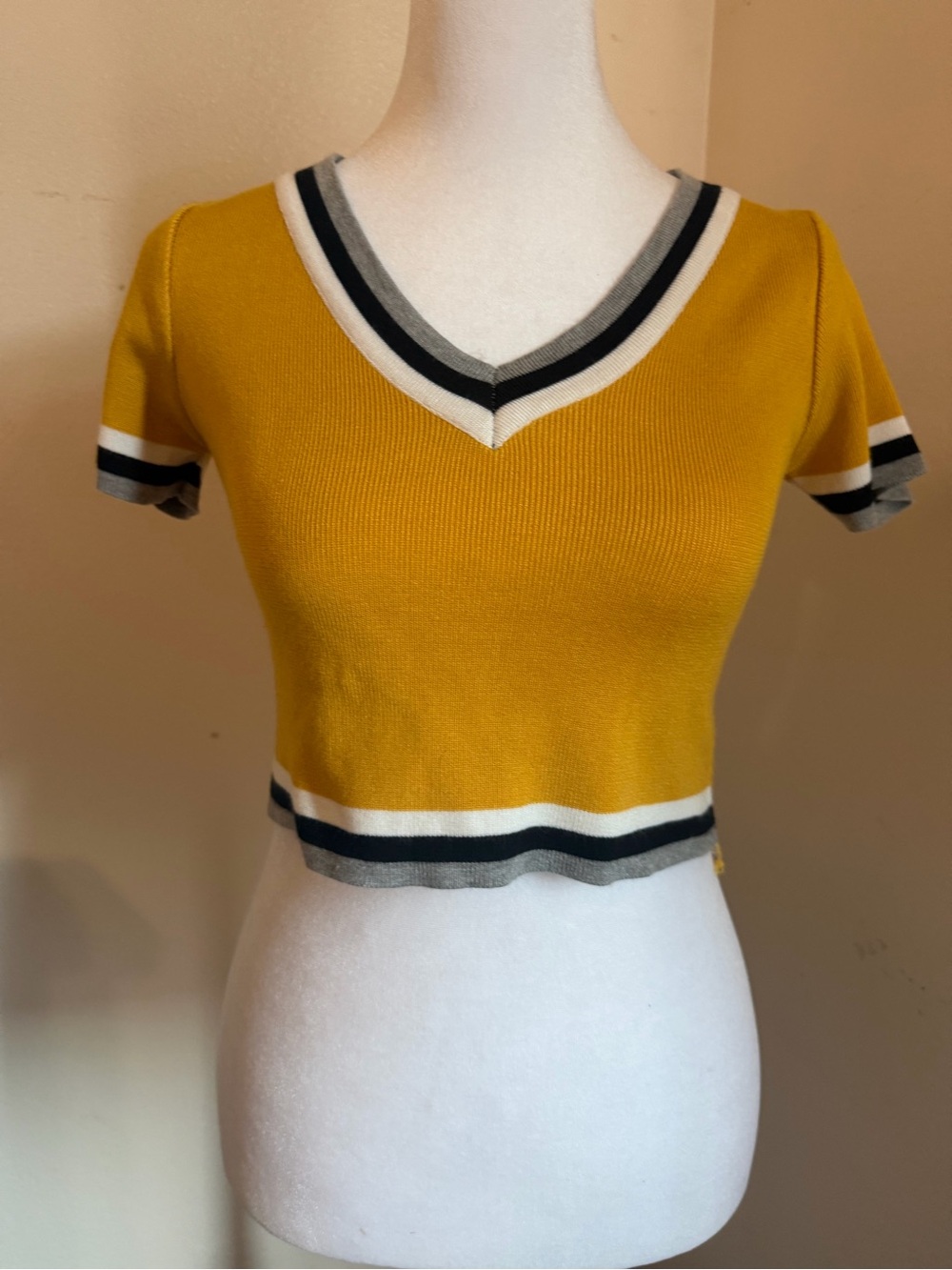 Striped Trim Mustard V‑Neck Cropped Knit Top